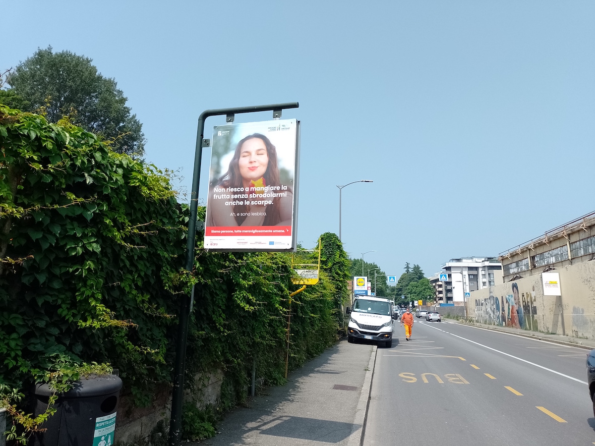 Manifesto della campagna alla fermata San Vito / Via Monte Tabor a Varese